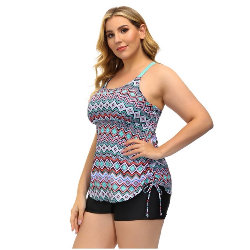 Hanna Nikole Women's Swimsuits Geometric patterns Tummy Control tankini top